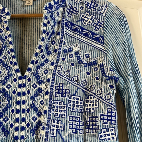 Embroidered Baby Doll Style Top. Sz XS. Great condition. Non-smoking home. - Picture 2 of 3